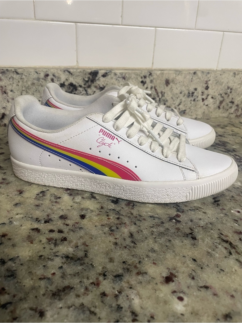 Puma Clyde 90s sneakers in white Stripe rainbow pride woman size 9 flat shoes